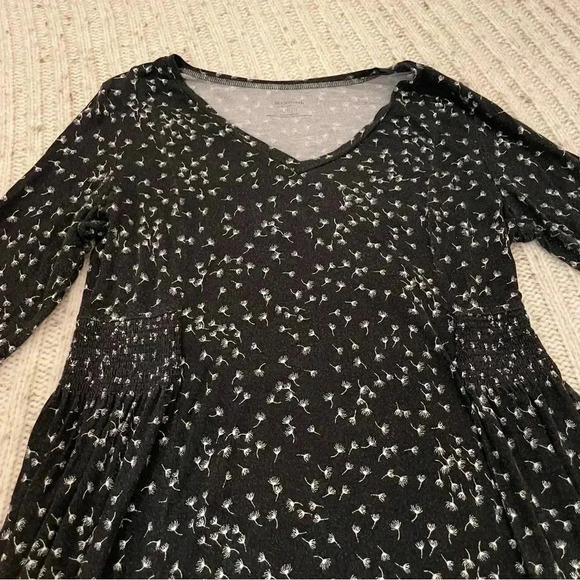 Motherhood Maternity black tunic dandelion long-sleeve shirt, size medium​ - Picture 4 of 5